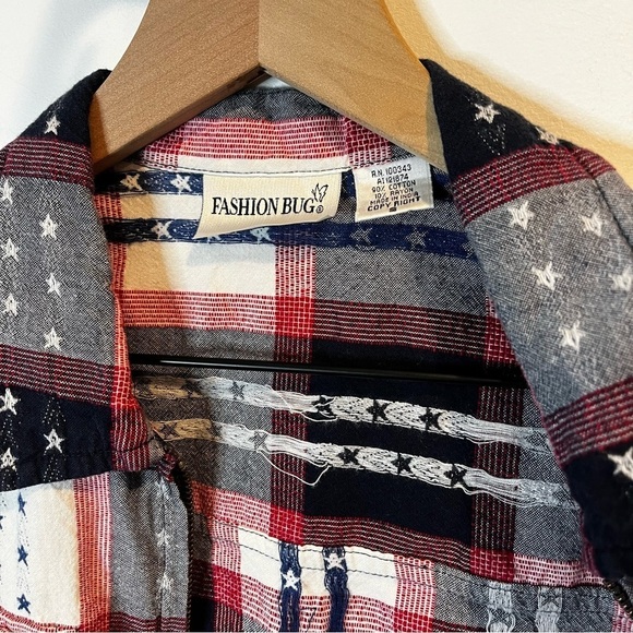 Women’s | Fashion Bug American Themed Full-Zip Sleeveless Blouse | Small - Picture 4 of 7